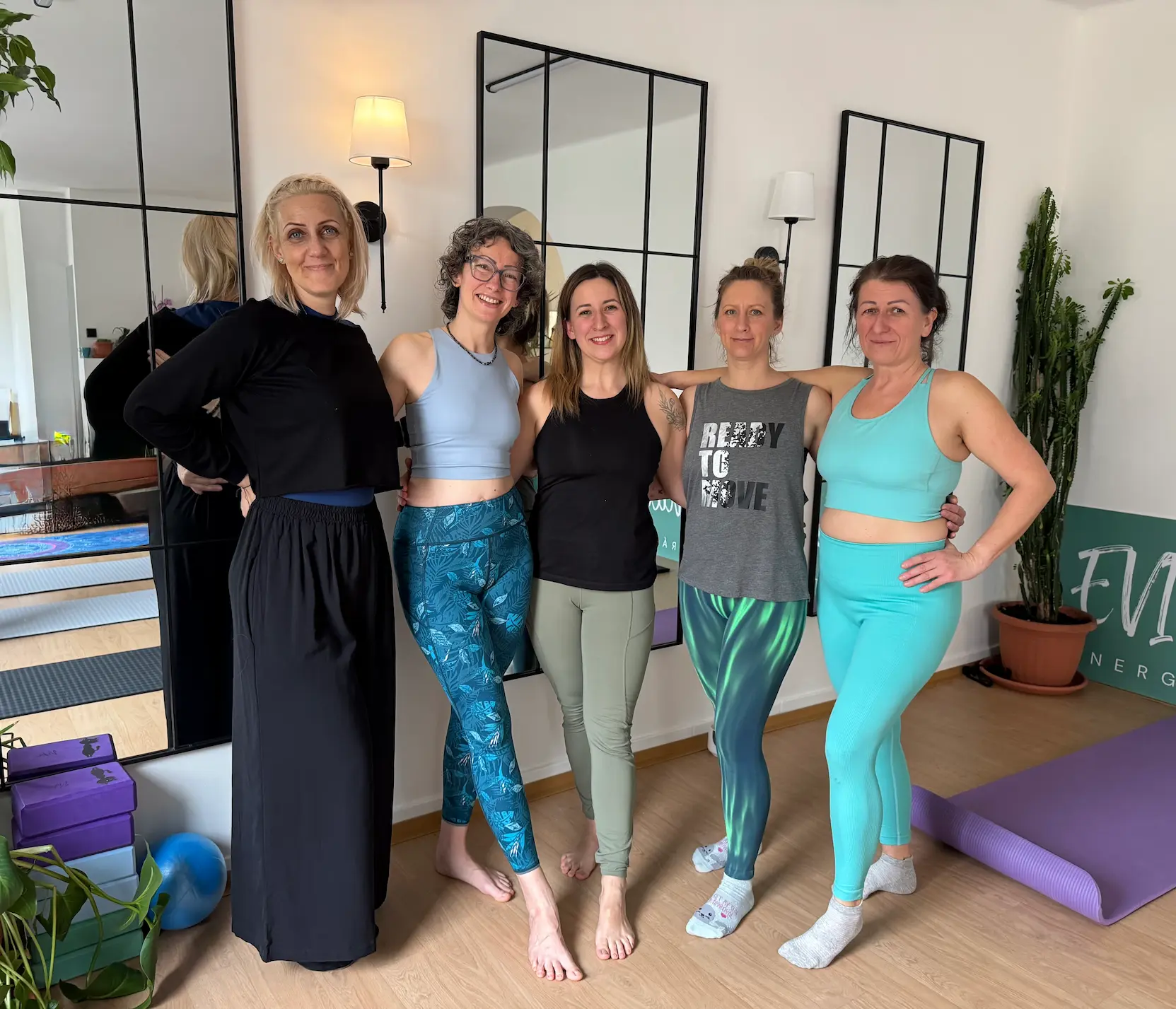 EVIdance Stúdió közösségi jóga óra és csoportos edzés Egerben